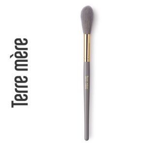 TERRE mere long silky finishing brush.
